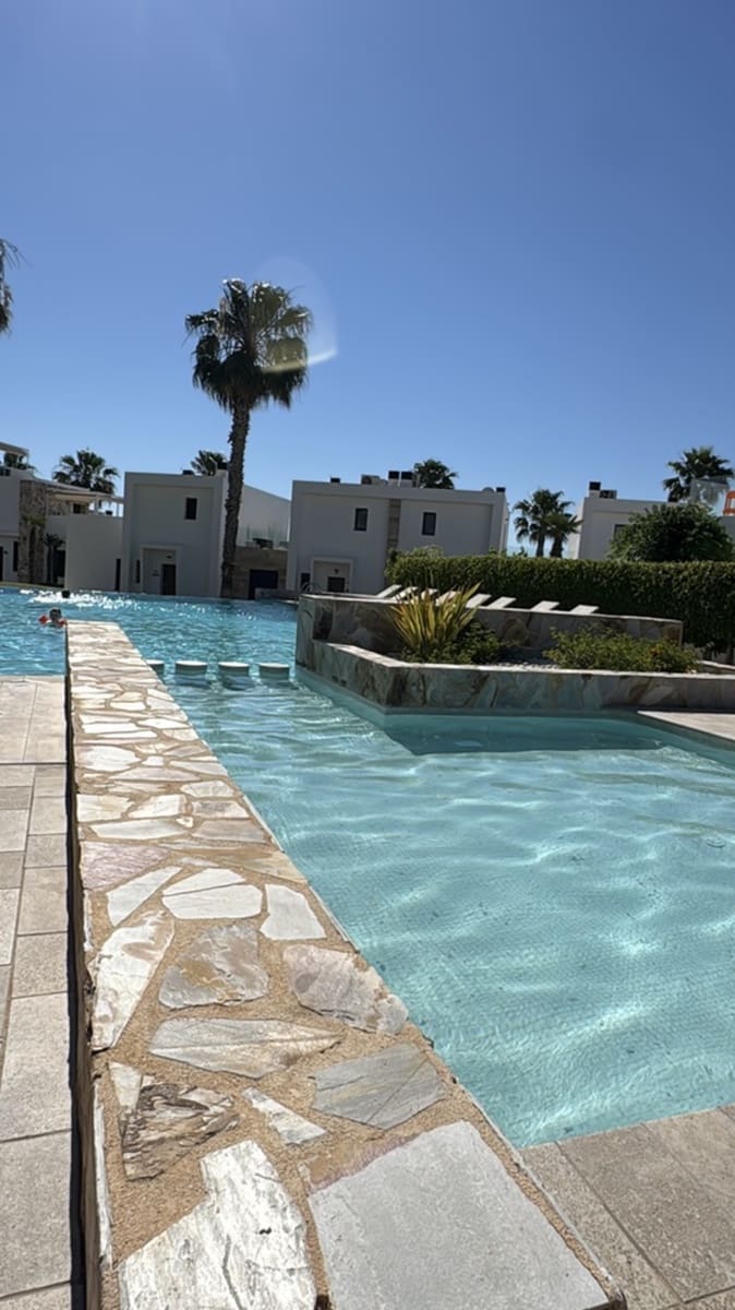 3 makuuhuone Huoneisto myytävänä paikassa Orihuela Costa mukana uima-altaan - 425 000 € (Ref: 9884209)
