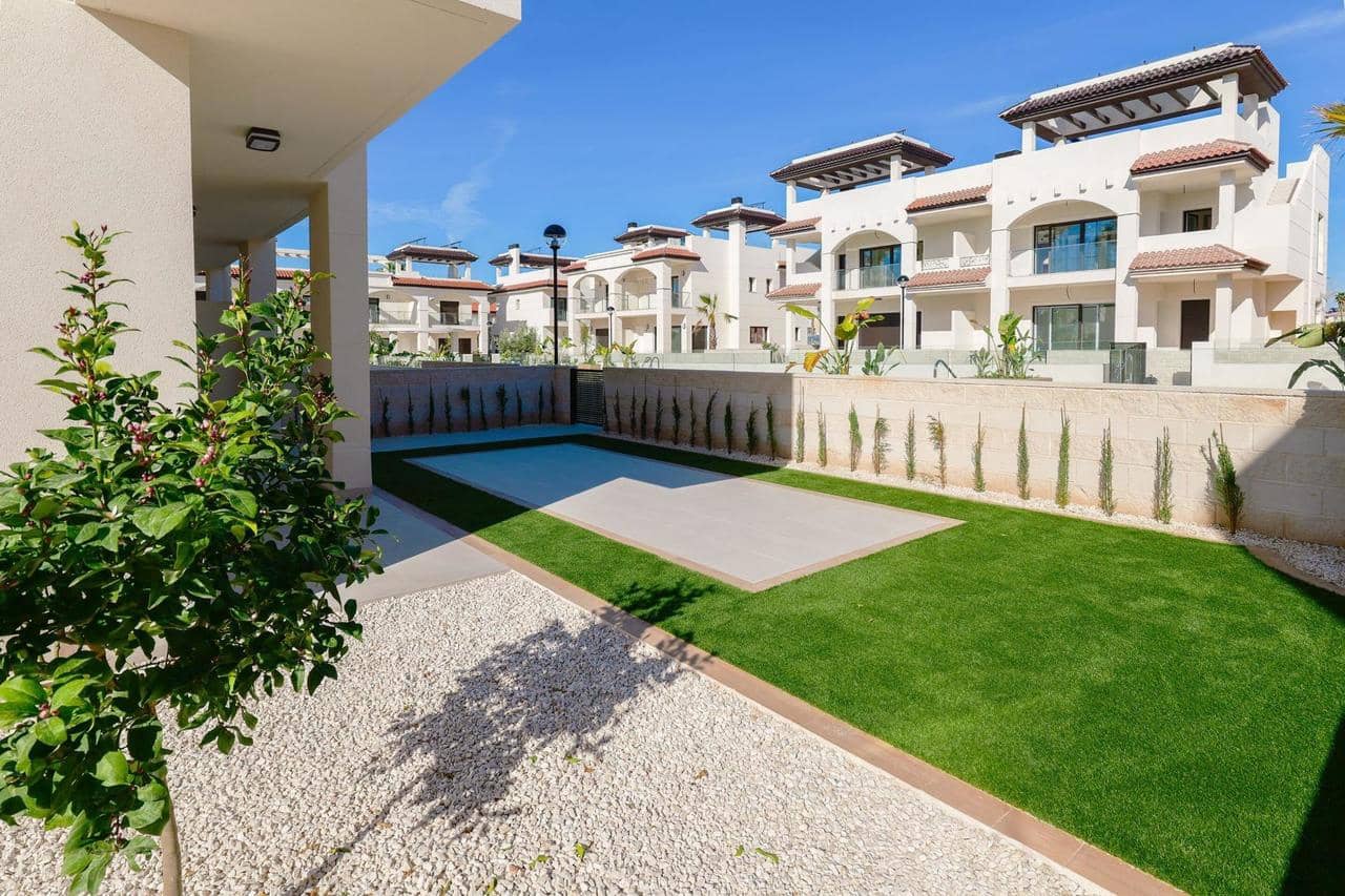 2 bedroom Bungalow for sale in Rojales with pool - € 322,500 (Ref: 9887949)