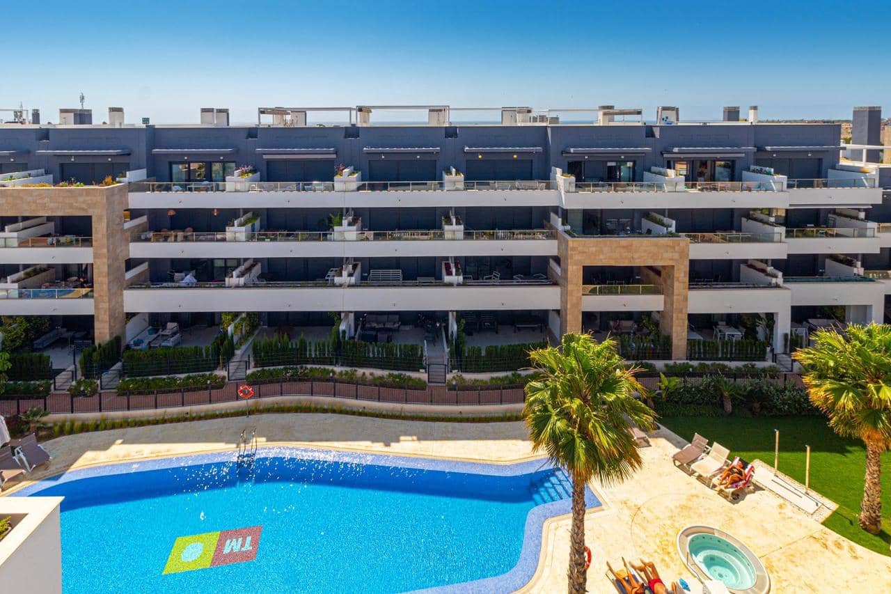 Ático de 2 habitaciones en Orihuela Costa en venta con piscina - 499.900 € (Ref: 9887950)