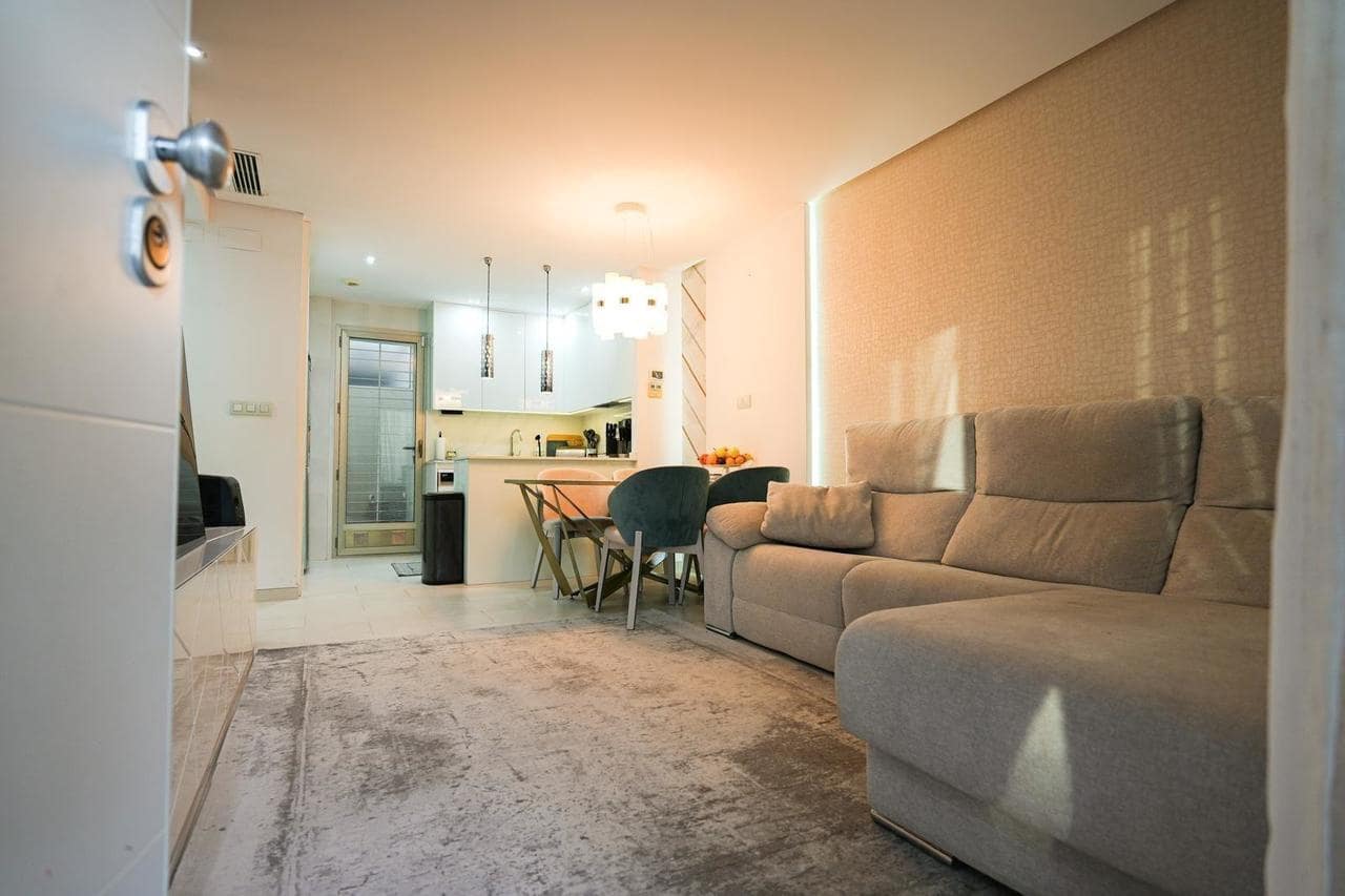 3 makuuhuone Omakotitalo myytävänä paikassa Torrevieja mukana uima-altaan - 375 000 € (Ref: 9888697)