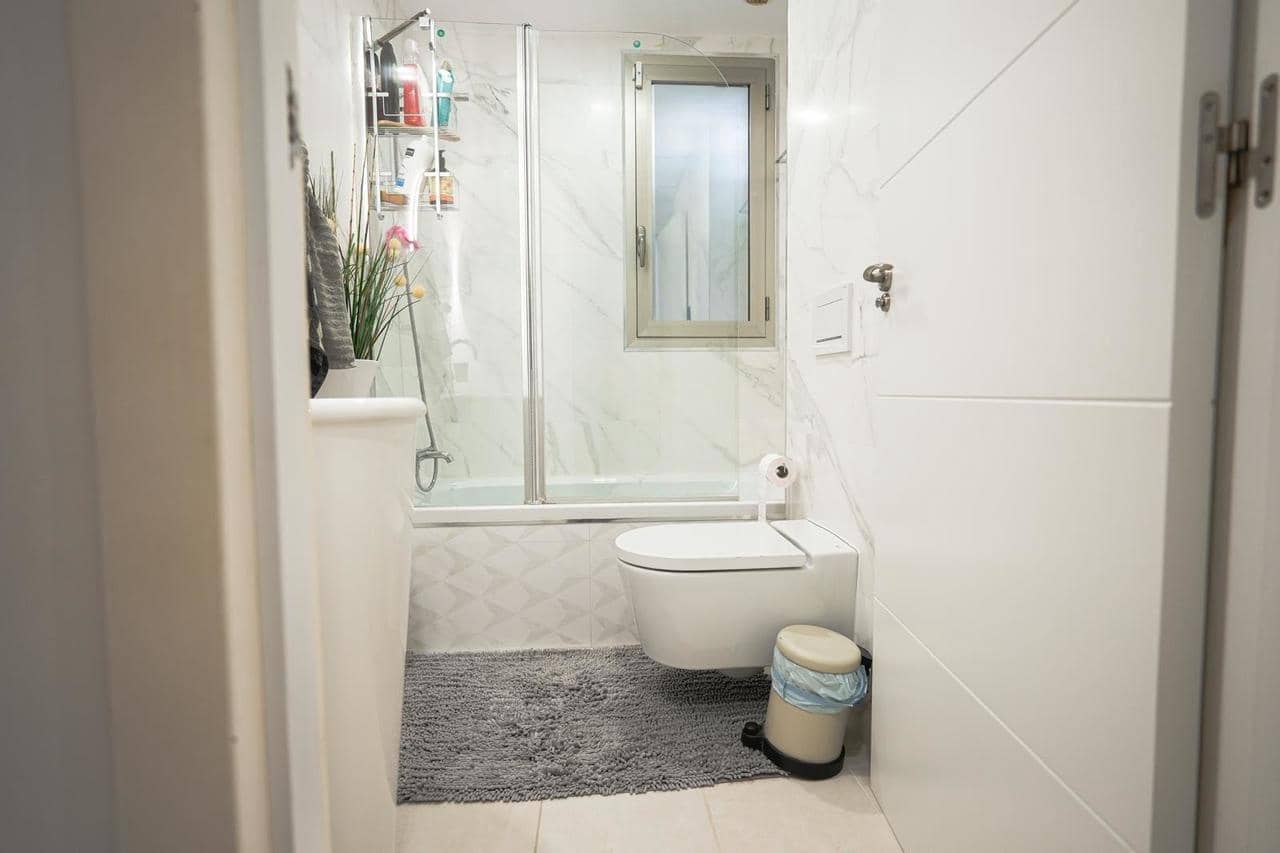 3 makuuhuone Omakotitalo myytävänä paikassa Torrevieja mukana uima-altaan - 375 000 € (Ref: 9888697)