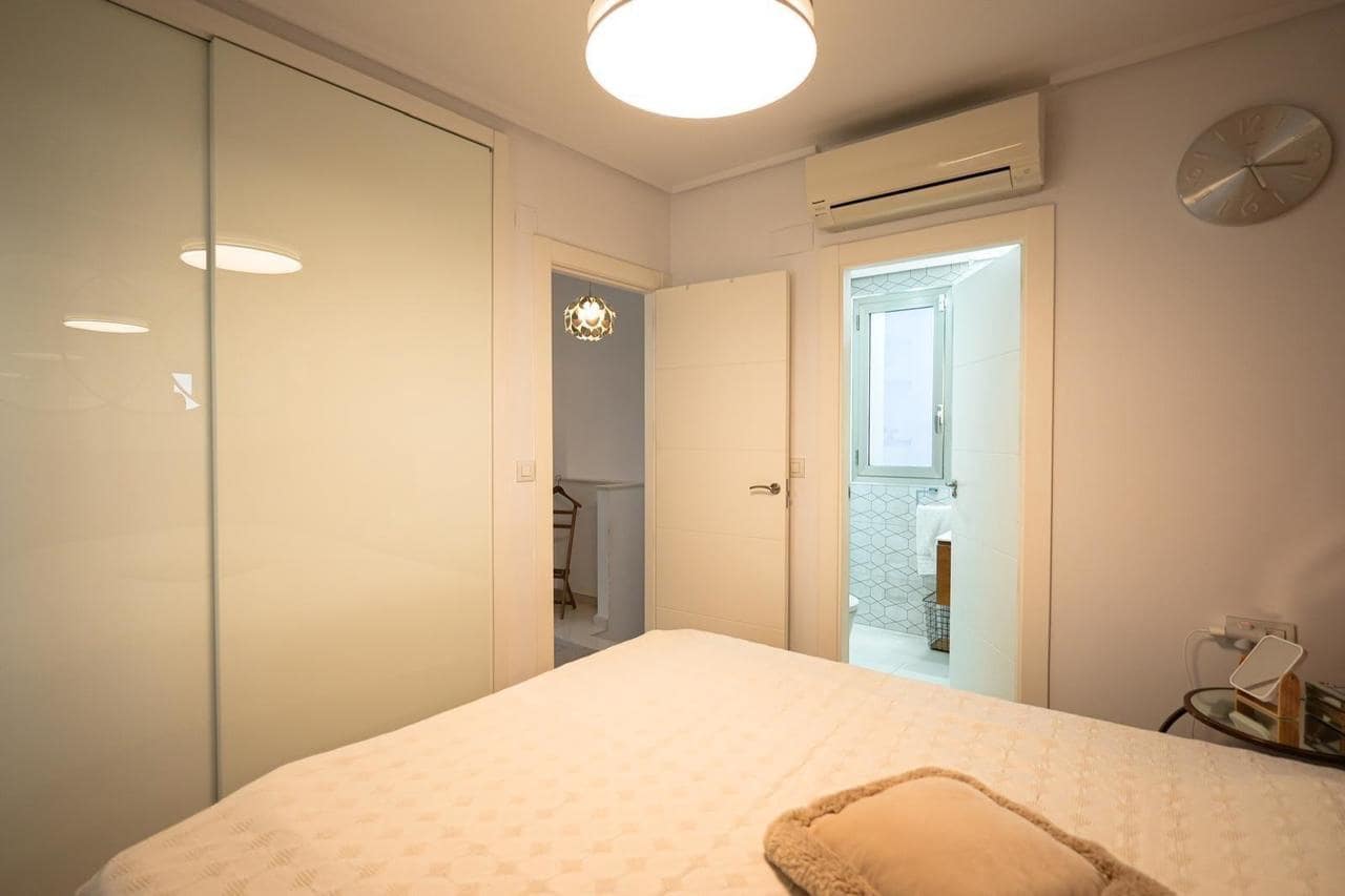 3 makuuhuone Omakotitalo myytävänä paikassa Torrevieja mukana uima-altaan - 375 000 € (Ref: 9888697)