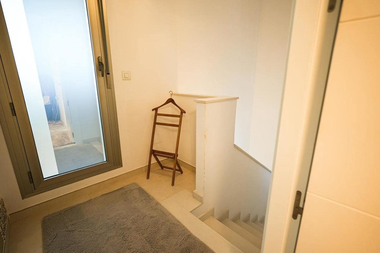 3 makuuhuone Omakotitalo myytävänä paikassa Torrevieja mukana uima-altaan - 375 000 € (Ref: 9888697)