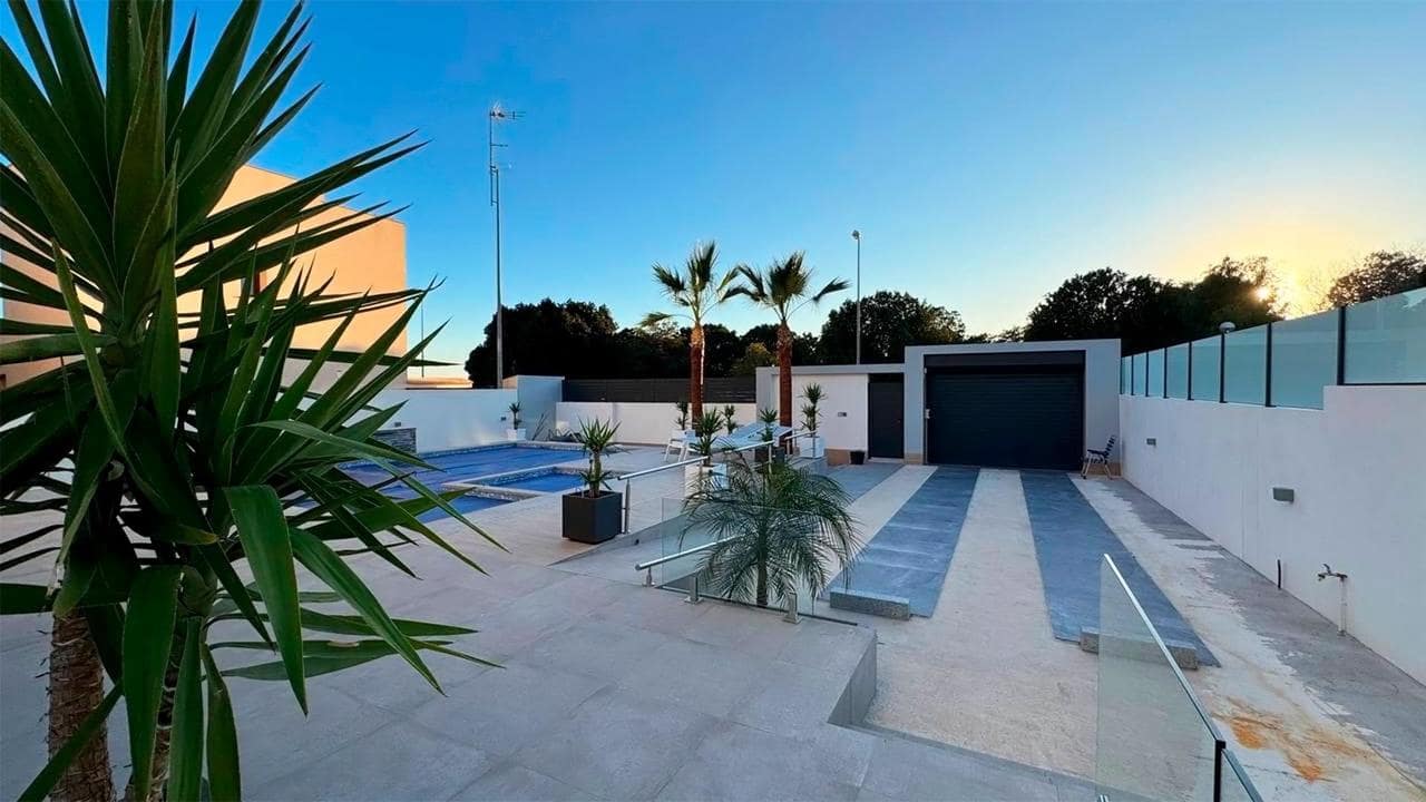 4 soverom Villa til salgs i Rojales med svømmebasseng - € 975 000 (Ref: 9893848)