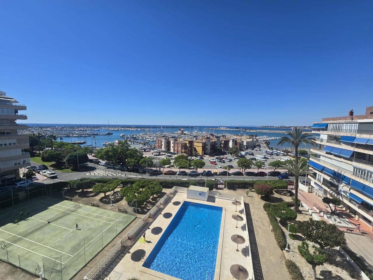 3 Zimmer Apartment zu verkaufen in Torrevieja mit Pool - 220.000 € (Ref: 9893849)