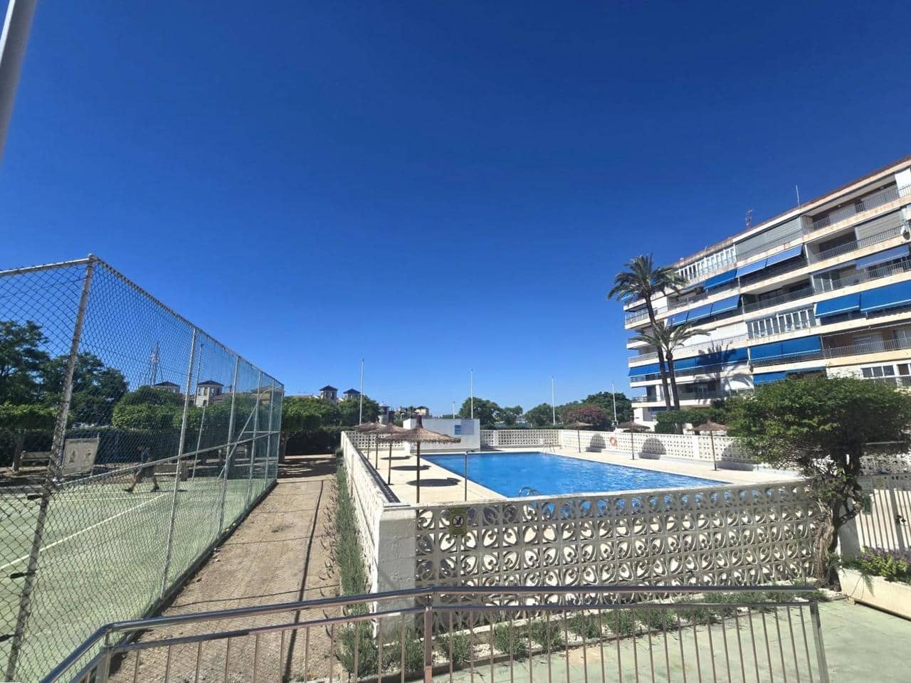 3 Zimmer Apartment zu verkaufen in Torrevieja mit Pool - 220.000 € (Ref: 9893849)