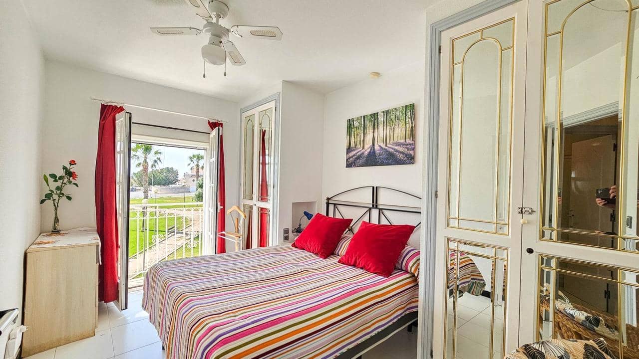 2 quarto Bungalow para venda em Orihuela Costa com piscina - 176 000 € (Ref: 9893850)