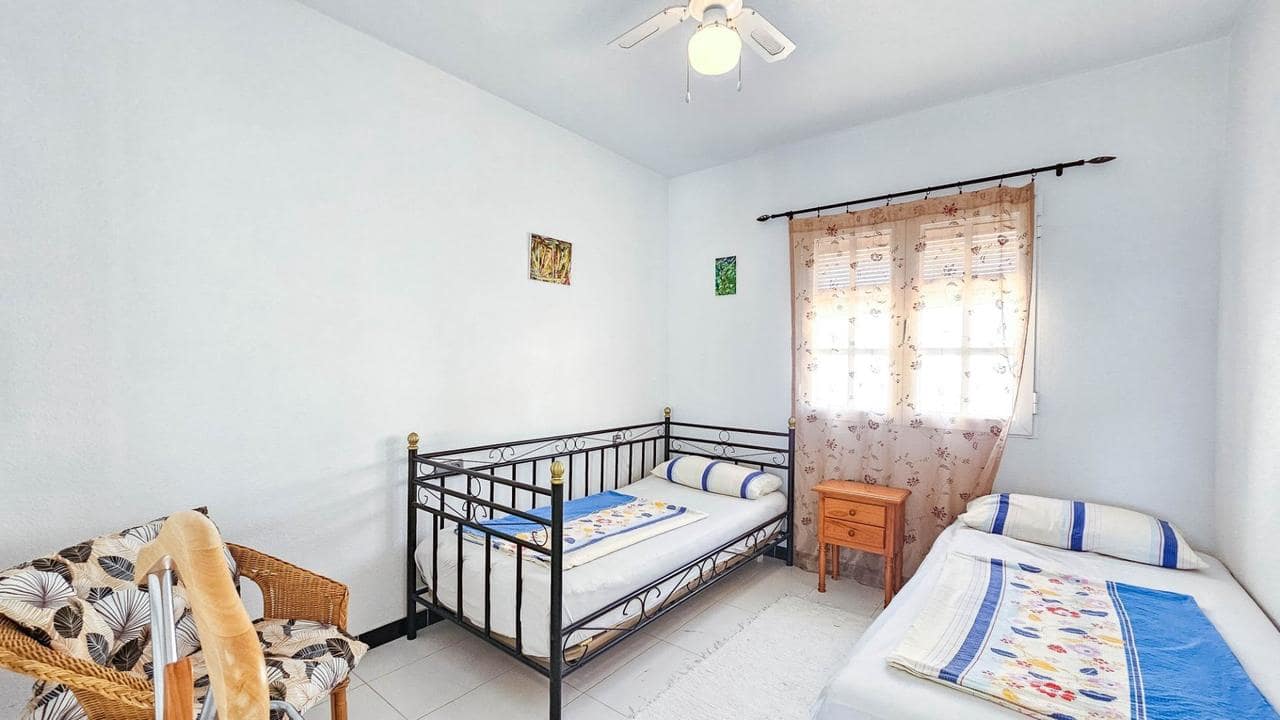 2 quarto Bungalow para venda em Orihuela Costa com piscina - 176 000 € (Ref: 9893850)