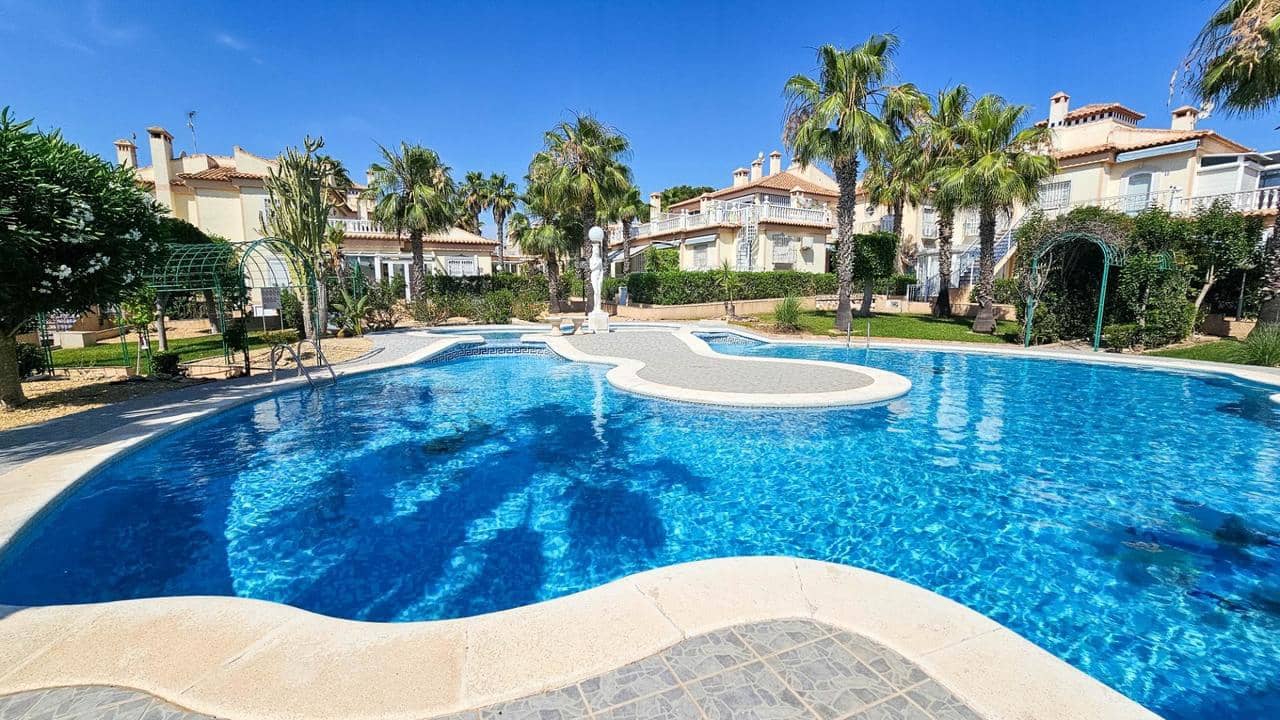 2 quarto Bungalow para venda em Orihuela Costa com piscina - 176 000 € (Ref: 9893850)