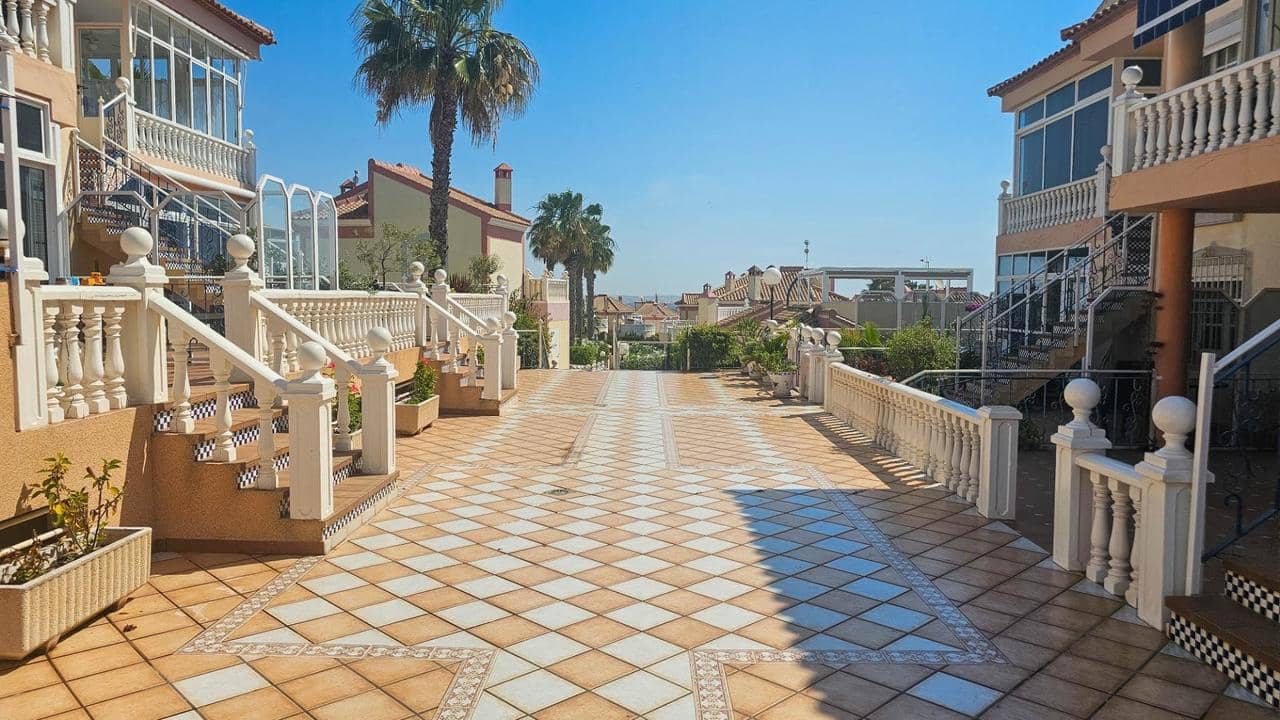 2 quarto Bungalow para venda em Orihuela Costa com piscina - 176 000 € (Ref: 9893850)
