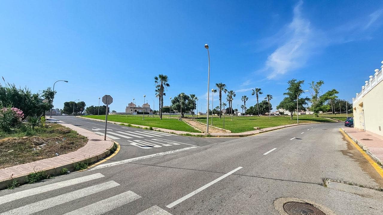 2 quarto Bungalow para venda em Orihuela Costa com piscina - 176 000 € (Ref: 9893850)