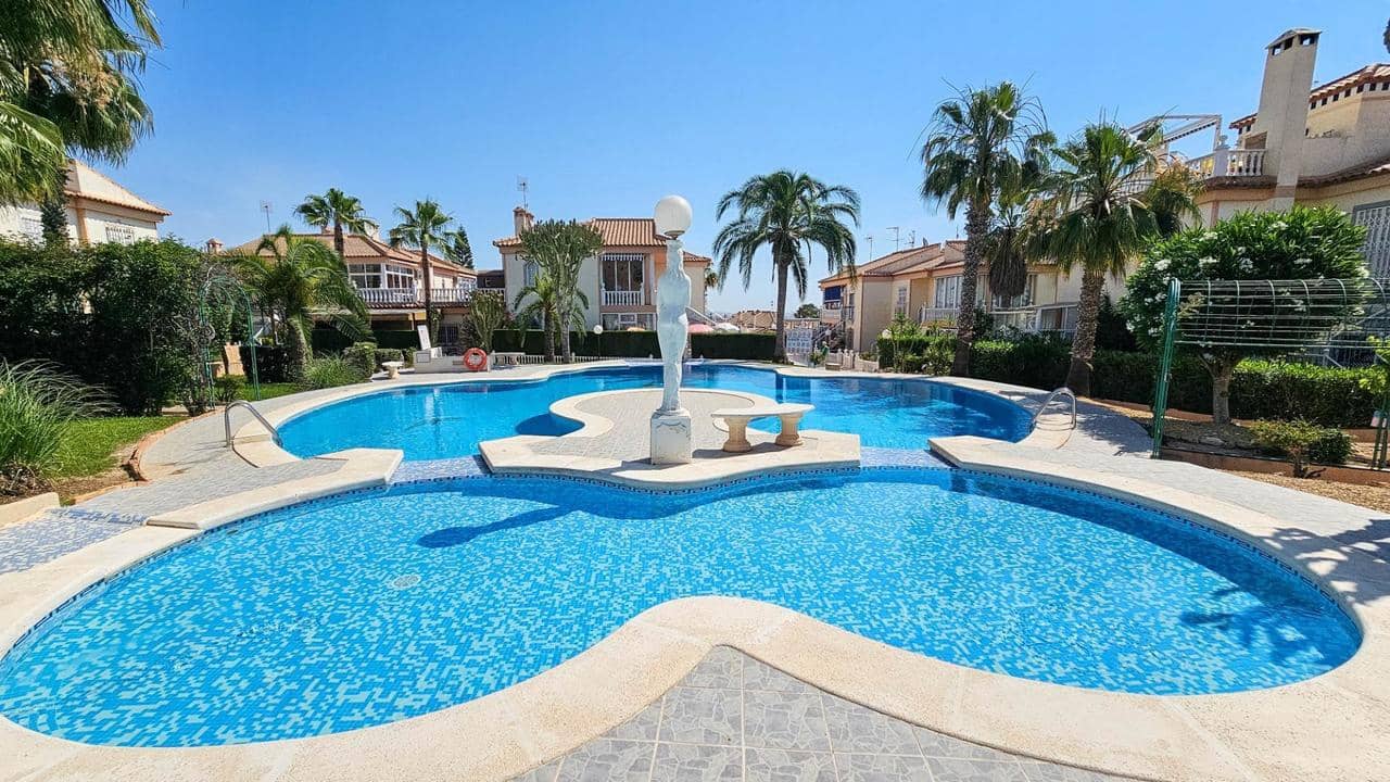 2 quarto Bungalow para venda em Orihuela Costa com piscina - 176 000 € (Ref: 9893850)