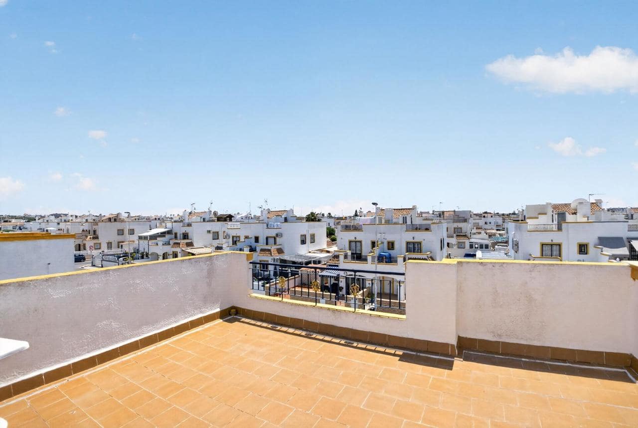 Apartamento de 3 habitaciones en Torrevieja en venta con piscina - 195.000 € (Ref: 9893854)