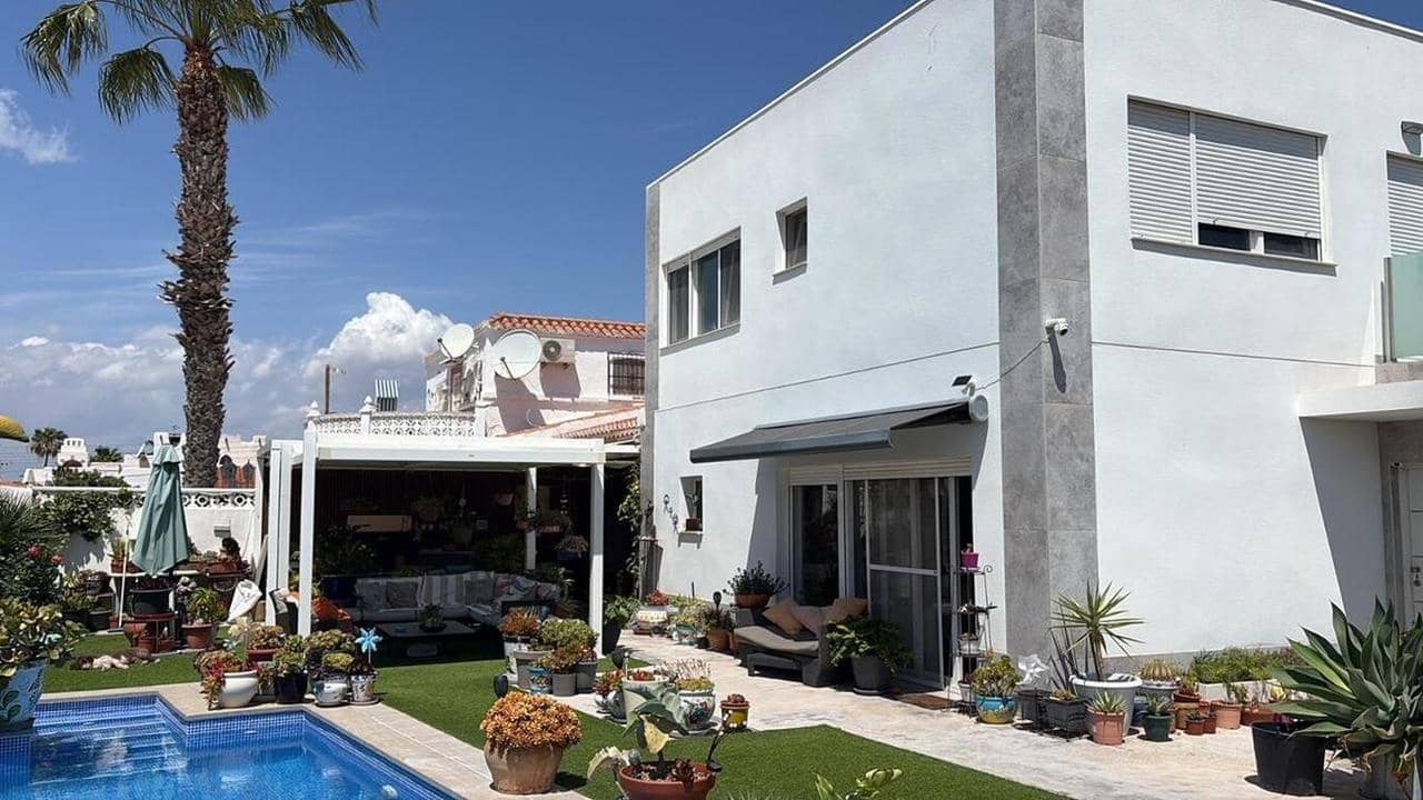 2 camera da letto Villa in vendita in Torrevieja con piscina - 465.000 € (Rif: 9893855)