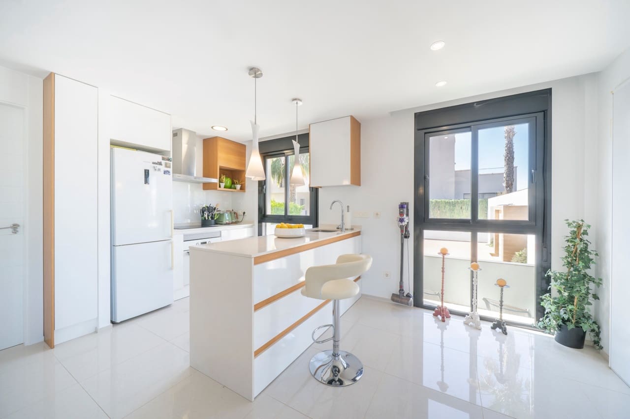 3 camera da letto Villa in vendita in Ciudad Quesada con piscina garage - 399.000 € (Rif: 9896316)