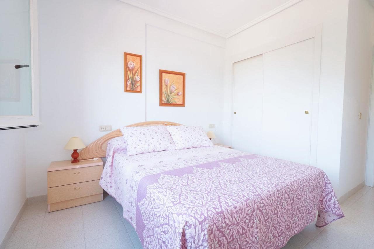 Apartamento de 2 habitaciones en Torrevieja en venta con piscina - 134.000 € (Ref: 9896320)