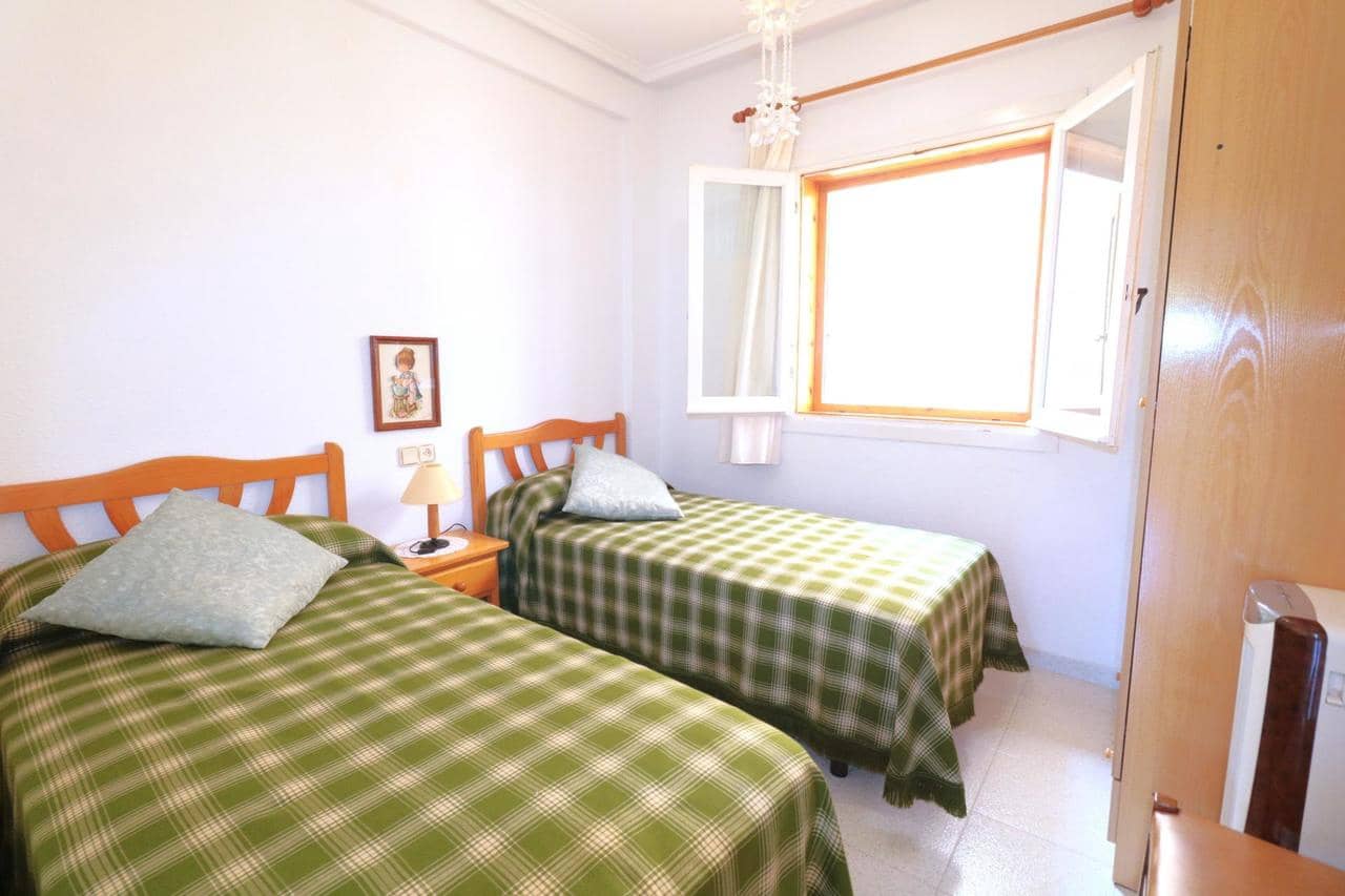 Apartamento de 2 habitaciones en Torrevieja en venta con piscina - 134.000 € (Ref: 9896320)