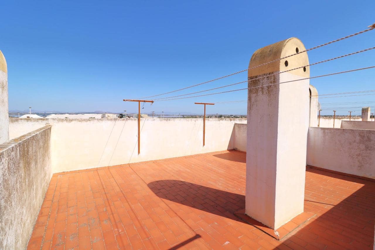 Apartamento de 2 habitaciones en Torrevieja en venta con piscina - 134.000 € (Ref: 9896320)