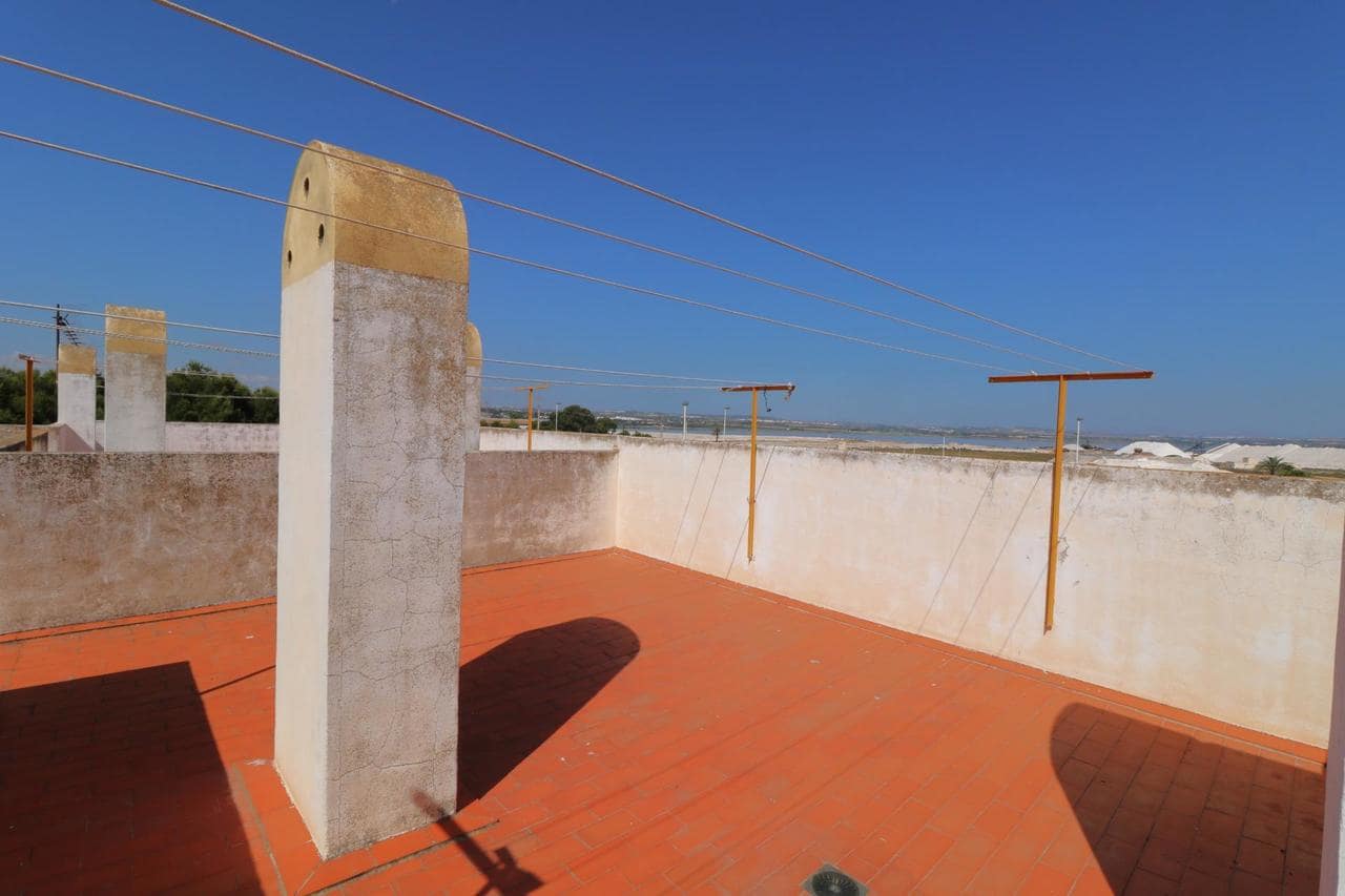 Apartamento de 2 habitaciones en Torrevieja en venta con piscina - 134.000 € (Ref: 9896320)