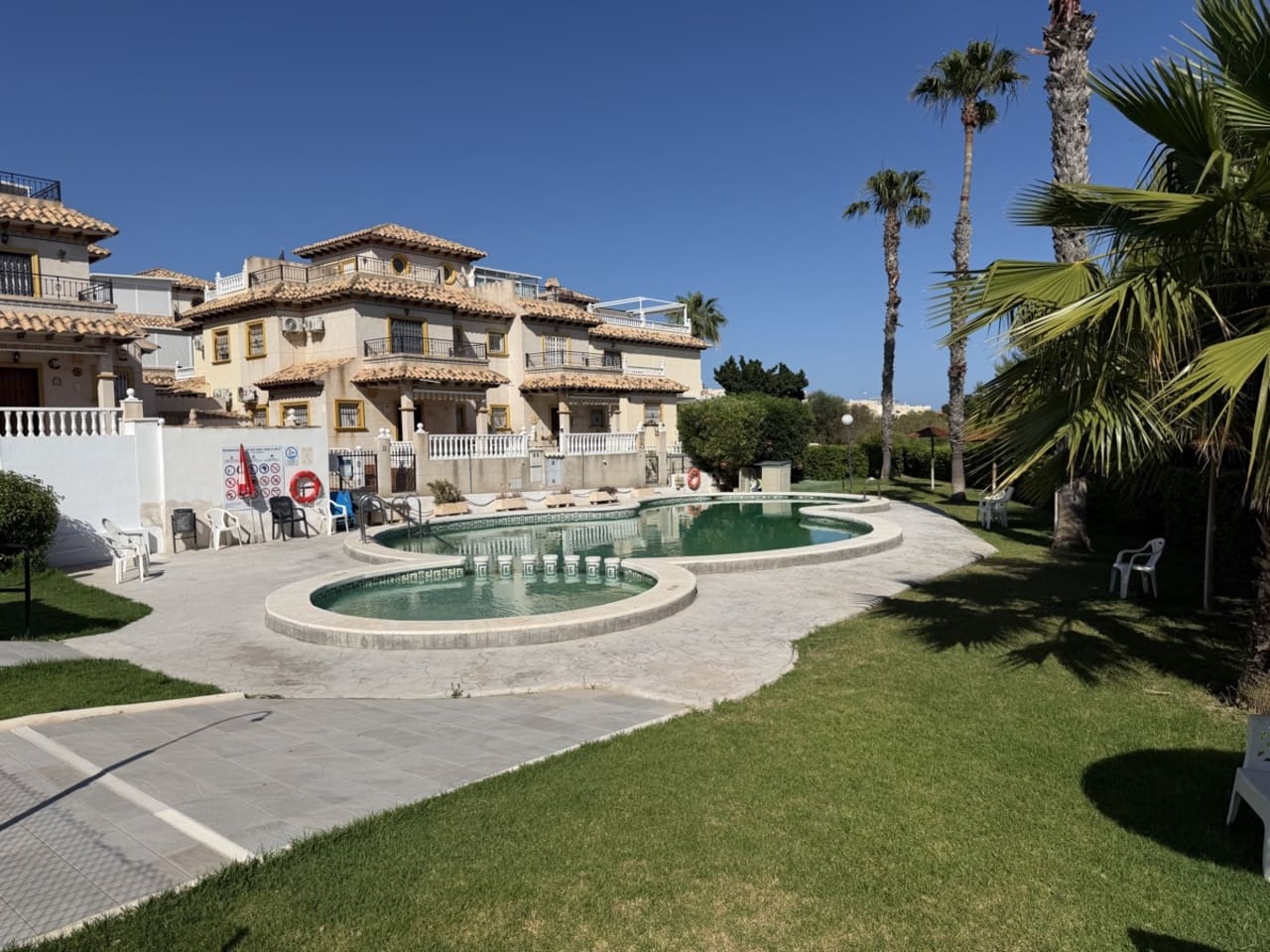 3 bedroom Townhouse for sale in Playa Flamenca with pool - € 195,000 (Ref: 9899166)