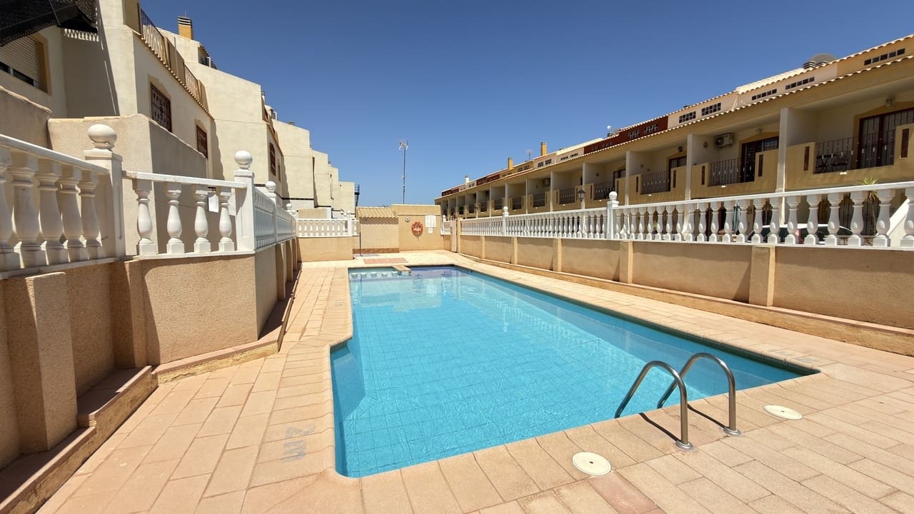 3 makuuhuone Omakotitalo myytävänä paikassa La Zenia - 249 950 € (Ref: 9899171)