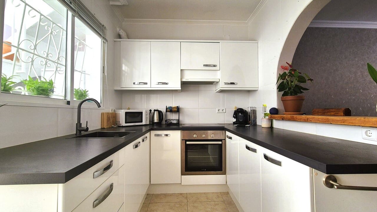 2 bedroom Villa for sale in Villamartin - € 240,000 (Ref: 9900346)