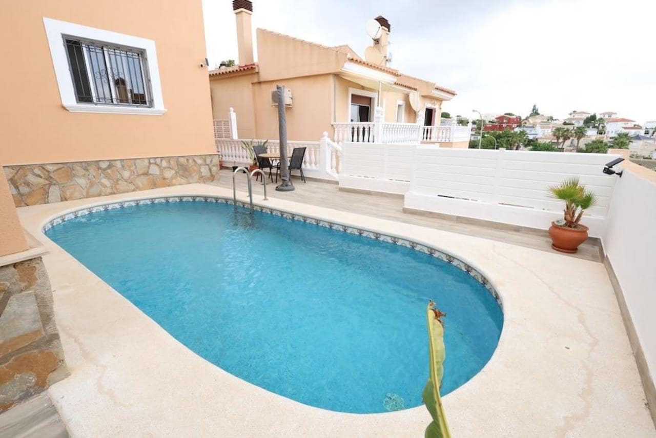5 soverom Villa til salgs i San Miguel de Salinas med svømmebasseng garasje - € 385 000 (Ref: 9900349)