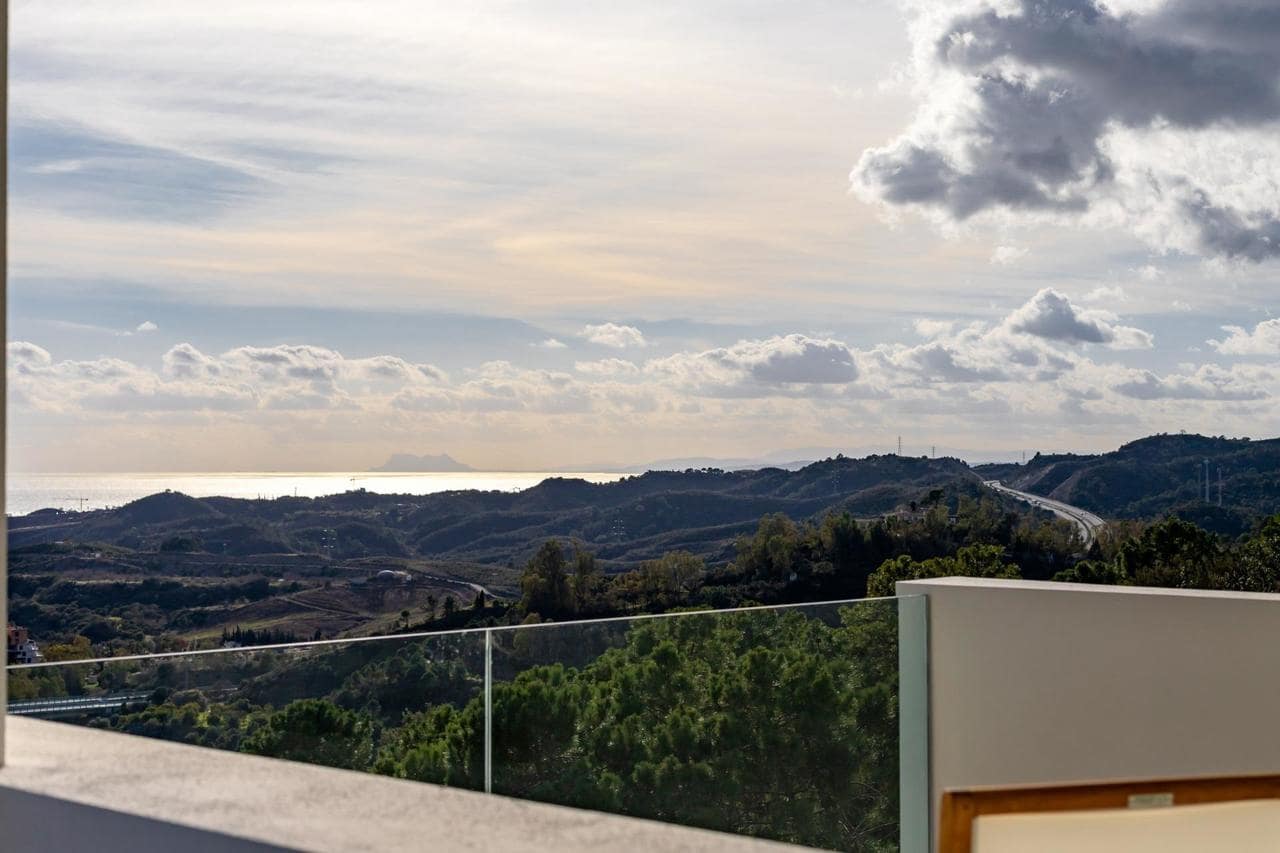 Apartamento de 2 habitaciones en Benahavís en venta con piscina - 840.000 € (Ref: 9907609)
