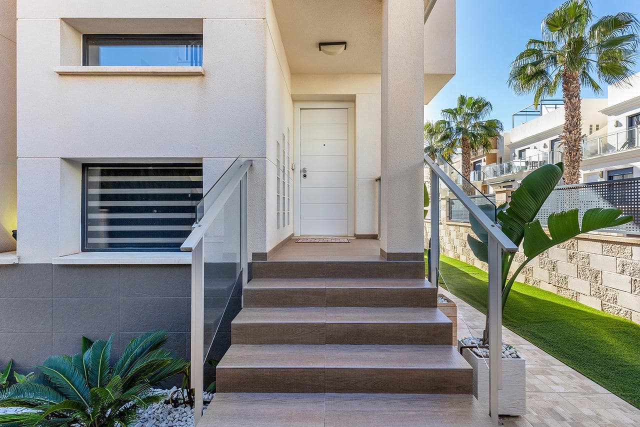 5 soverom Villa til salgs i Orihuela Costa med svømmebasseng - € 895 000 (Ref: 9907613)