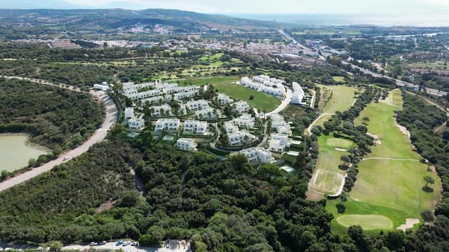 4 slaapkamer Villa te koop in Sotogrande Alto, San Roque met zwembad - € 1.388.000 (Ref: 9907935)