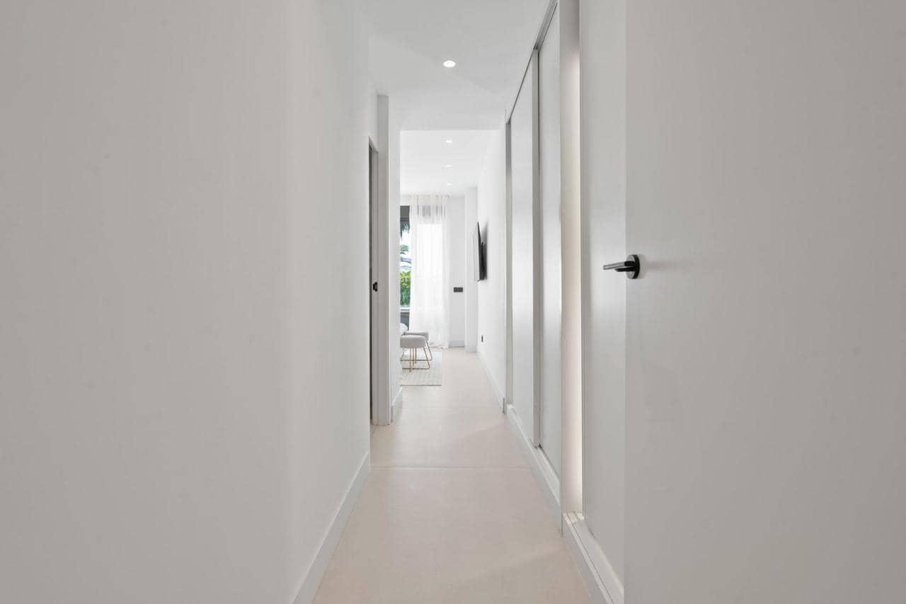 4 Zimmer Apartment zu verkaufen in El Paraiso mit Pool - 890.000 € (Ref: 9907964)