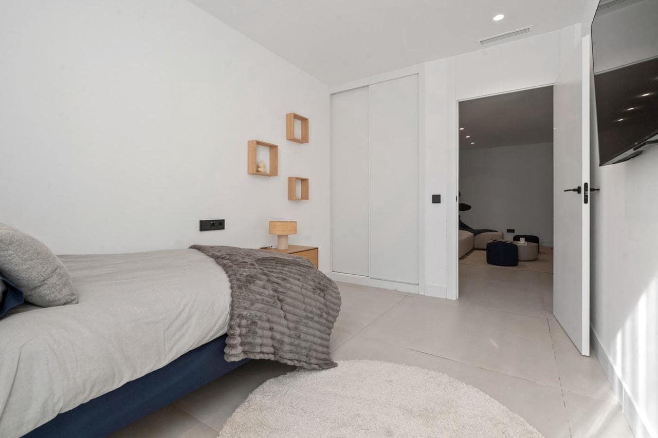4 Zimmer Apartment zu verkaufen in El Paraiso mit Pool - 890.000 € (Ref: 9907964)