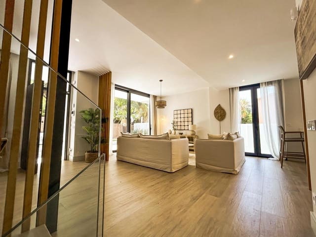 Casa de 3 habitaciones en Centro Historico, Málaga ciudad en venta con piscina - 1.750.000 € (Ref: 9907970)