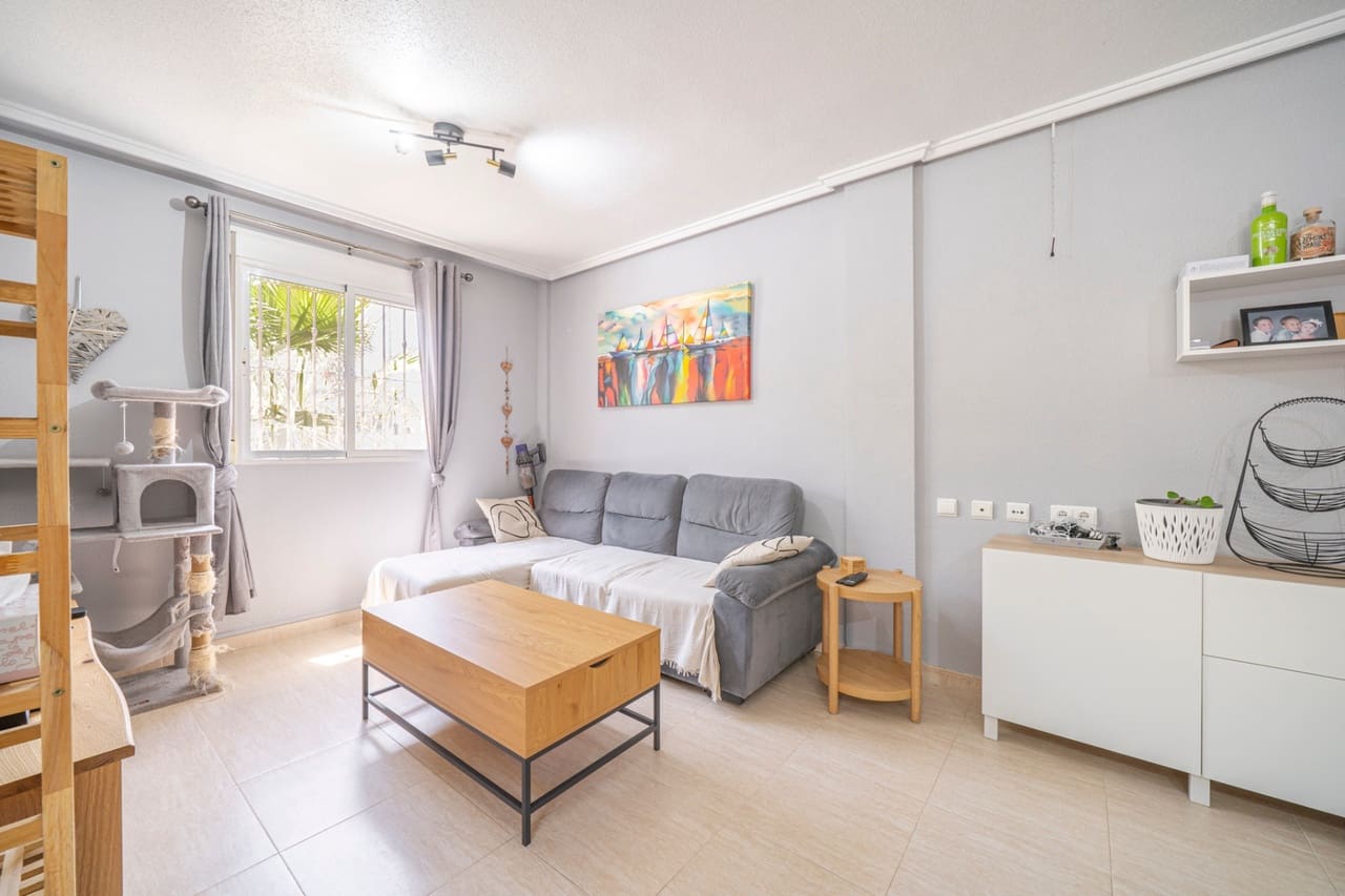 3 soveværelse Byhus til salg i Ciudad Quesada med swimmingpool - € 289.000 (Ref: 9908031)
