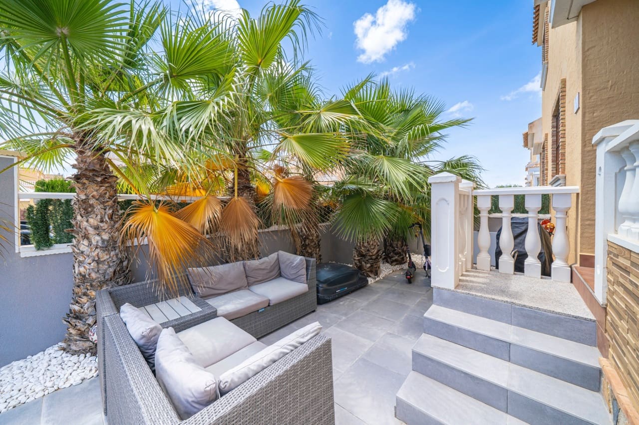 3 soveværelse Byhus til salg i Ciudad Quesada med swimmingpool - € 289.000 (Ref: 9908031)