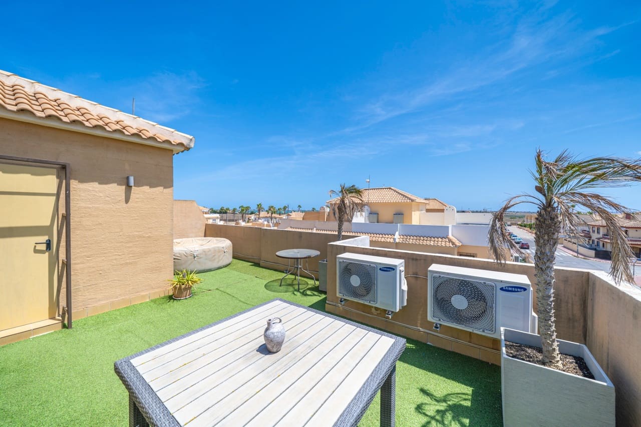 3 soveværelse Byhus til salg i Ciudad Quesada med swimmingpool - € 289.000 (Ref: 9908031)