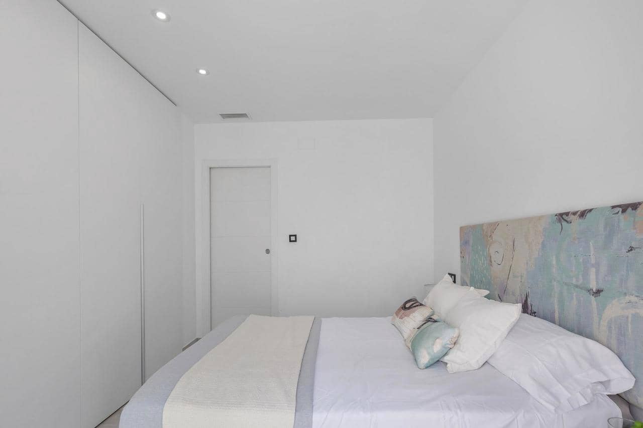 3 slaapkamer Villa te koop in Orihuela Costa met zwembad - € 590.000 (Ref: 9910114)