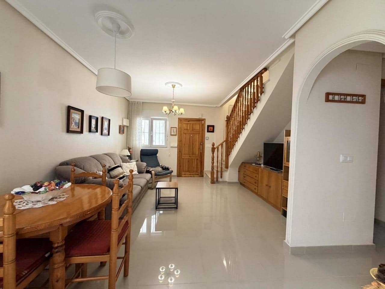4 makuuhuone Omakotitalo myytävänä paikassa Torrevieja - 228 000 € (Ref: 9910124)