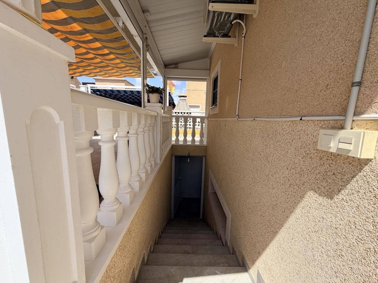 4 makuuhuone Omakotitalo myytävänä paikassa Torrevieja - 228 000 € (Ref: 9910124)