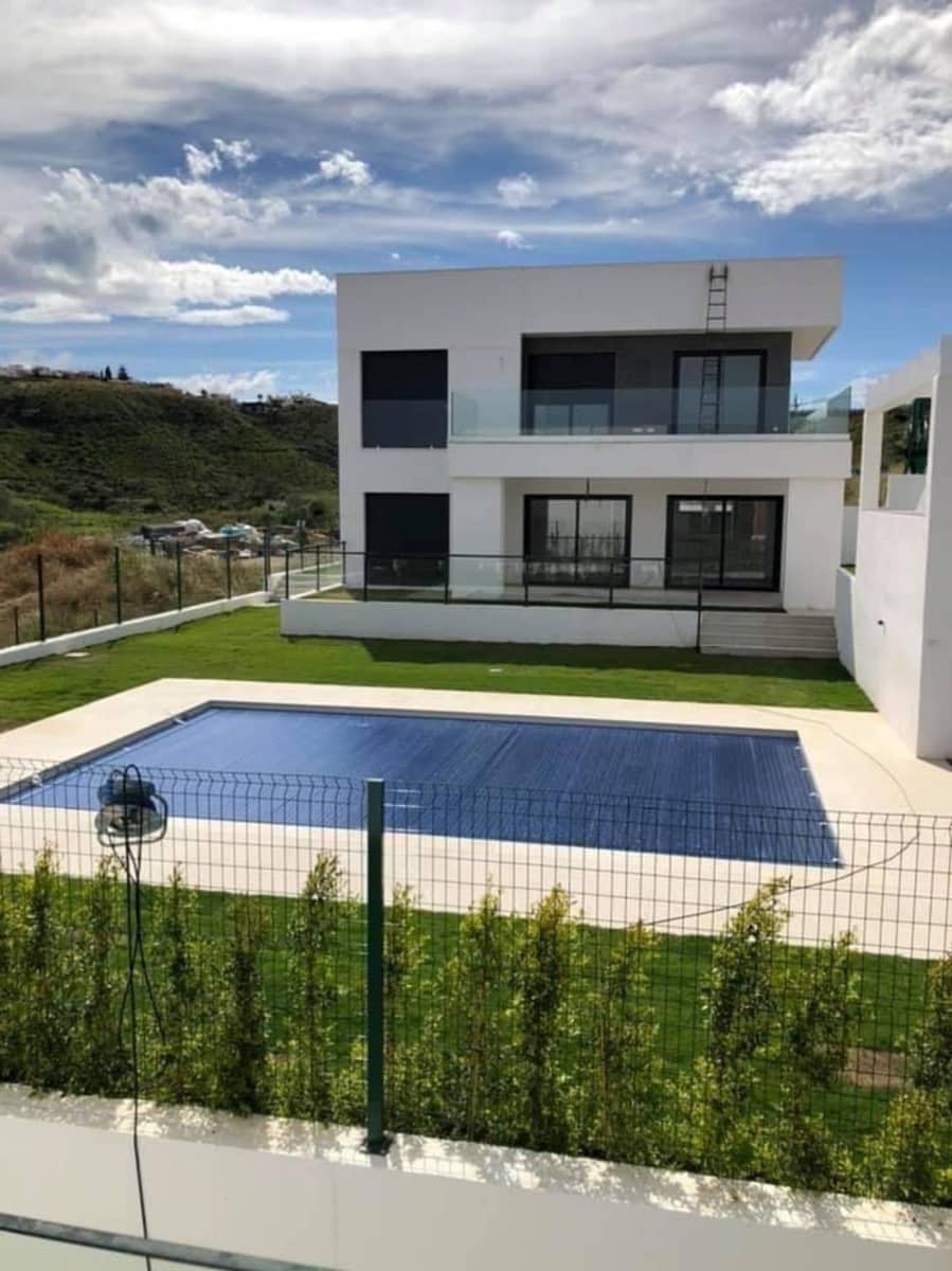 4 sovrum Villa till salu i Manilva med pool - 780 000 € (Ref: 9910209)