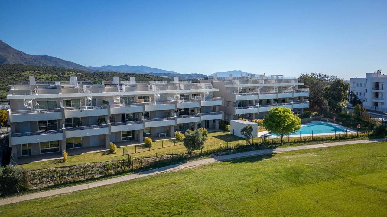 2 slaapkamer Appartement te koop in Estepona met zwembad - € 375.000 (Ref: 9910226)
