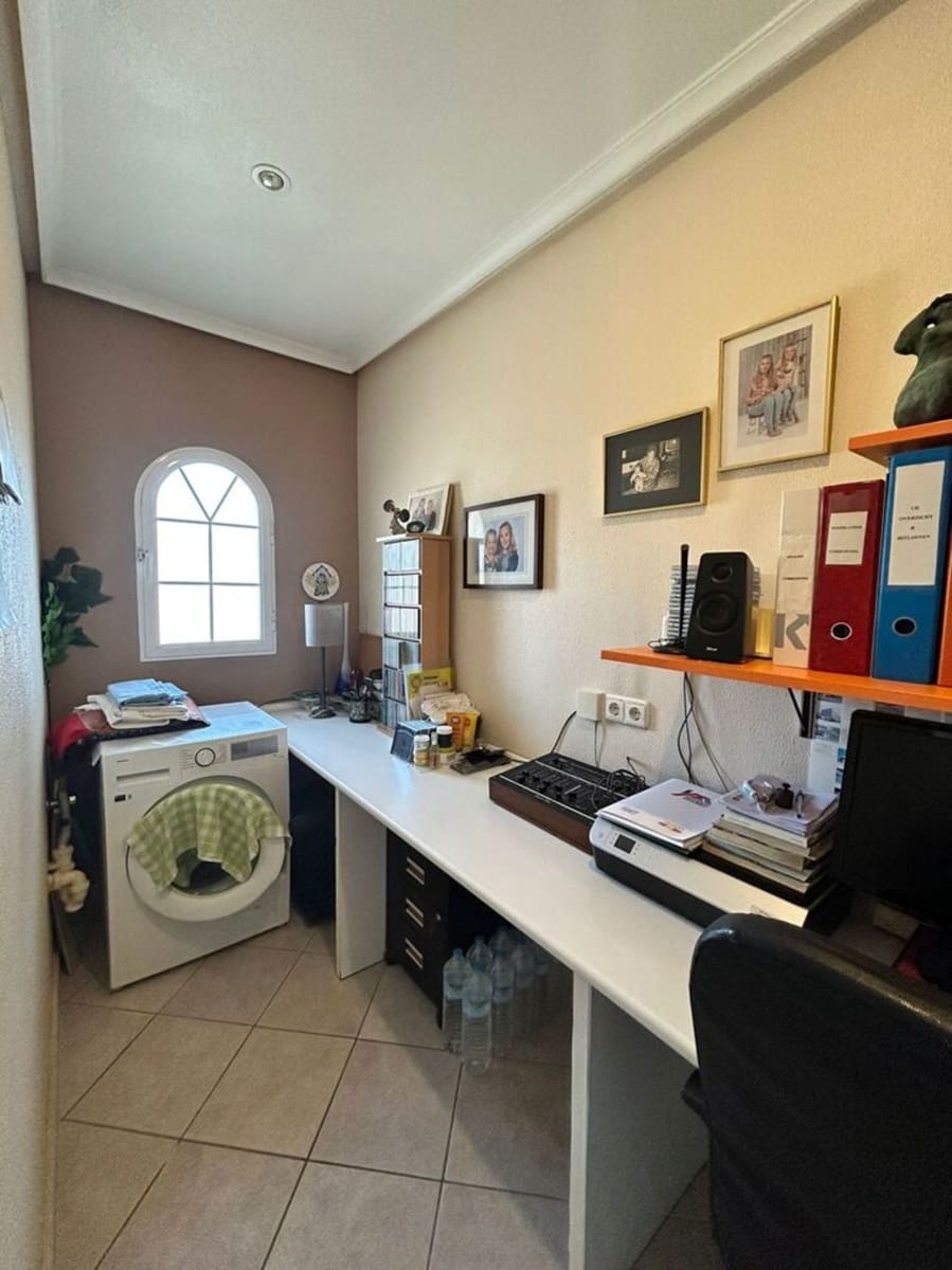 3 slaapkamer Villa te koop in Torrevieja met zwembad - € 650.000 (Ref: 9912687)