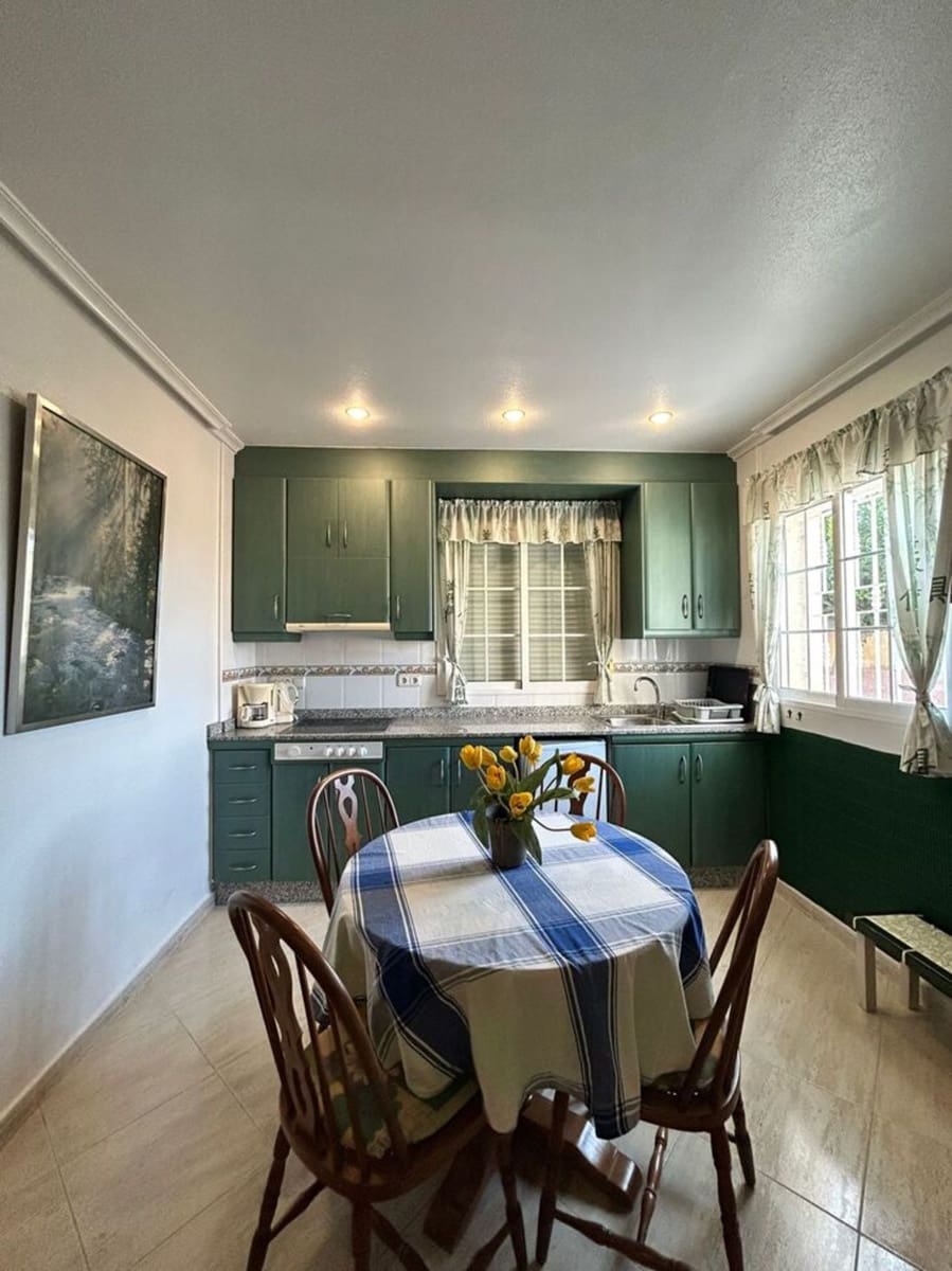 3 slaapkamer Villa te koop in Torrevieja met zwembad - € 650.000 (Ref: 9912687)