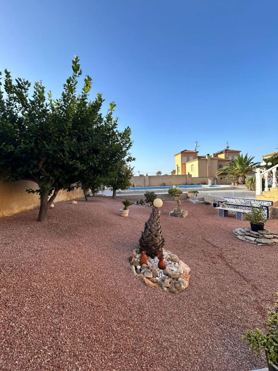 3 slaapkamer Villa te koop in Torrevieja met zwembad - € 650.000 (Ref: 9912687)