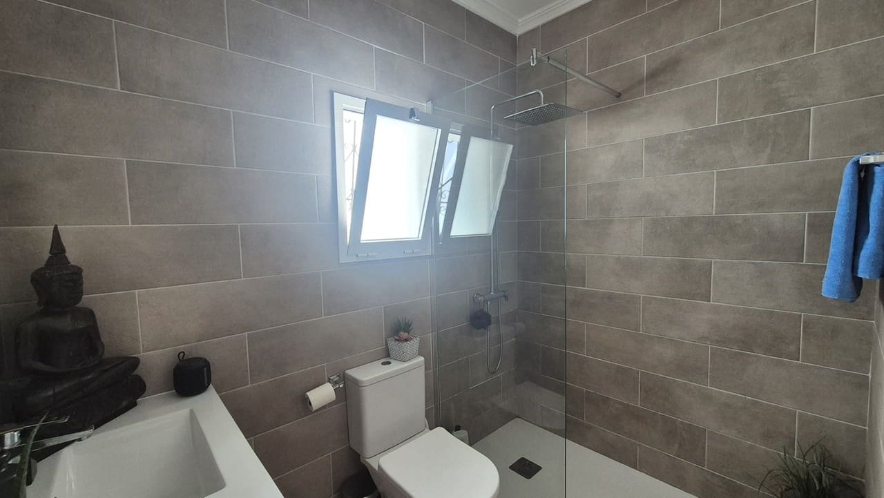 2 bedroom Villa for sale in San Miguel de Salinas - € 240,000 (Ref: 9912694)