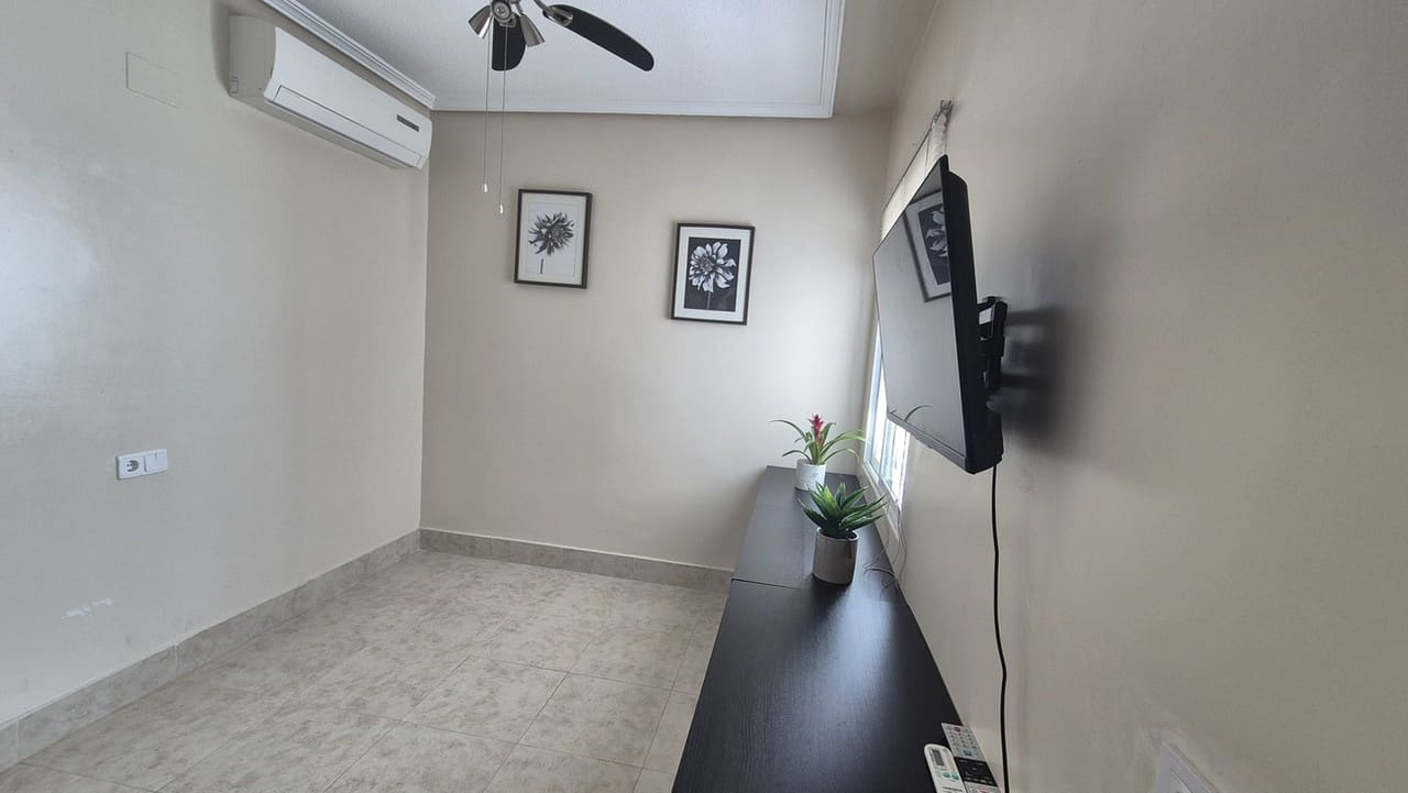 2 bedroom Villa for sale in San Miguel de Salinas - € 240,000 (Ref: 9912694)