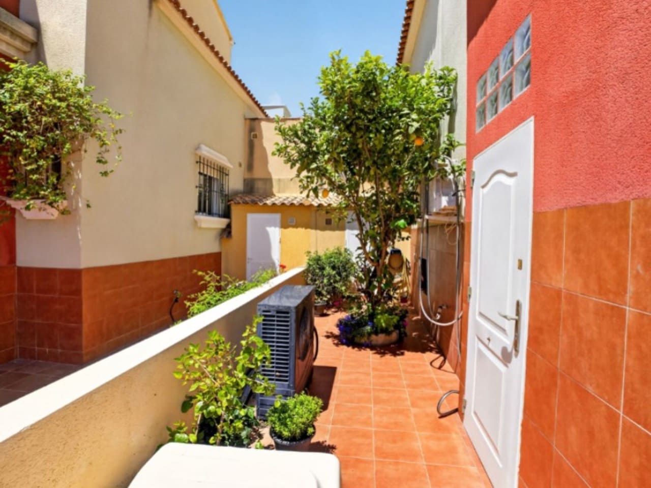 4 quarto Casa em Banda para venda em Torrevieja - 329 000 € (Ref: 9915327)
