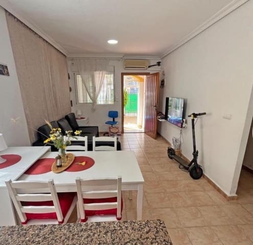 2 Zimmer Haus zu verkaufen in Zona Pueblo, Guardamar del Segura mit Pool - 159.500 € (Ref: 9915329)