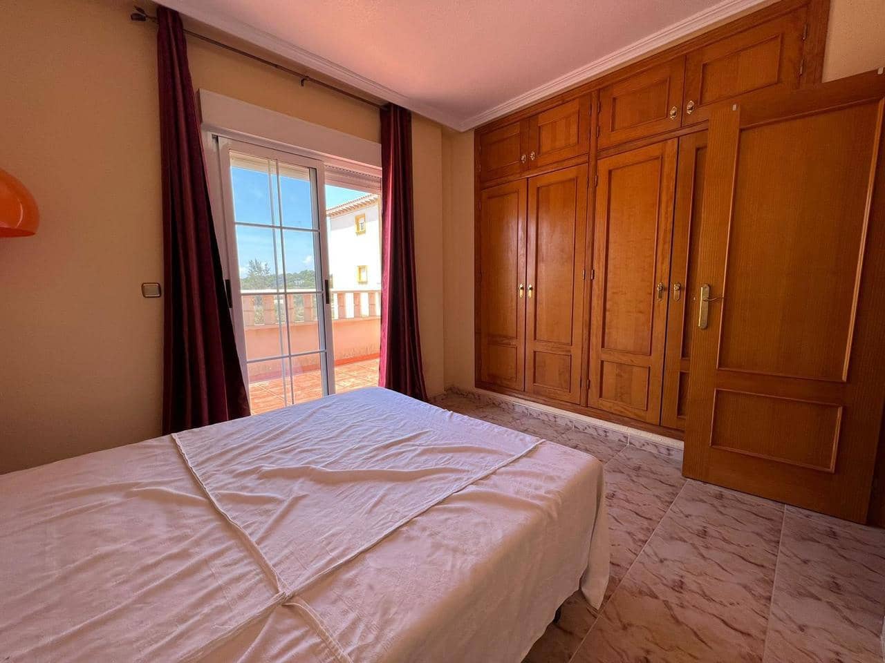 4 makuuhuone Omakotitalo myytävänä paikassa Orihuela Costa mukana uima-altaan - 245 000 € (Ref: 9916508)