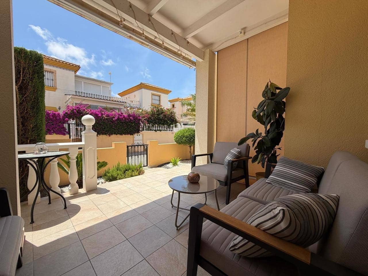 2 makuuhuone Omakotitalo myytävänä paikassa Orihuela Costa - 239 000 € (Ref: 9916509)